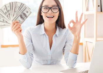 "10 Ways for Women to Save $10,000 and Achieve Financial Goals!"